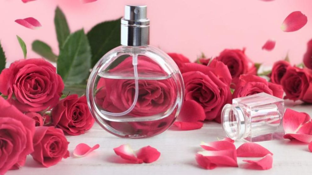 Cómo hacer perfume de pétalos de rosas casero