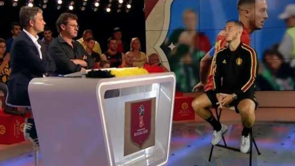 Eden Hazard dio una entrevista y su holograma apareció en el plató de televisión.