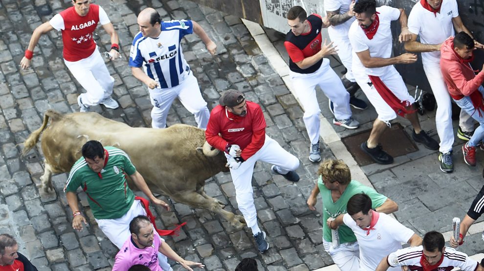 Encierro de los toros de Núñez del Cuvillo en San Fermín 2018. (Foto: AFP)