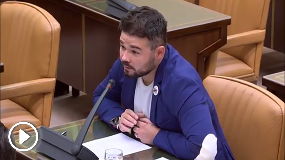 Gabriel rufián en una comisión de investigación en el Congreso