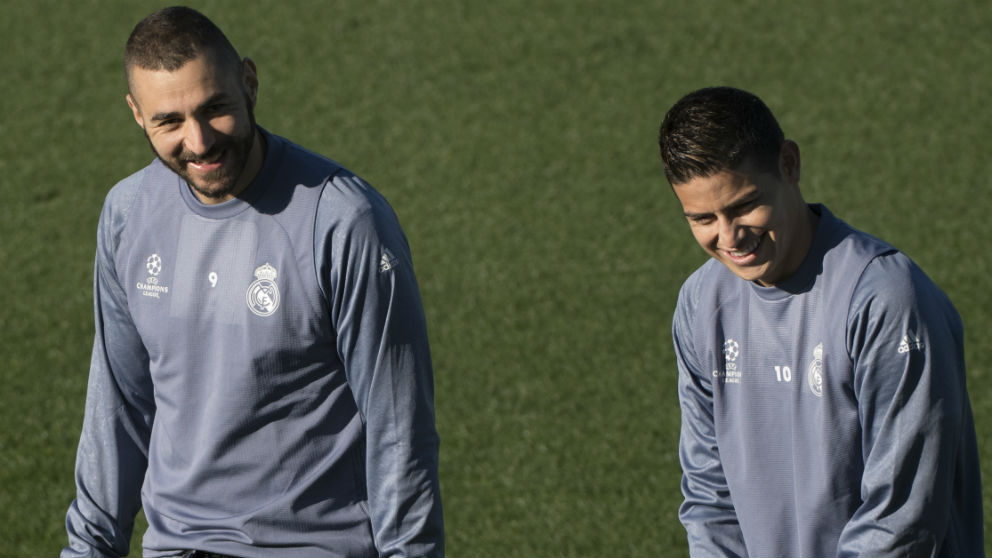 Benzema y James durante un entrenamiento. (AFP)