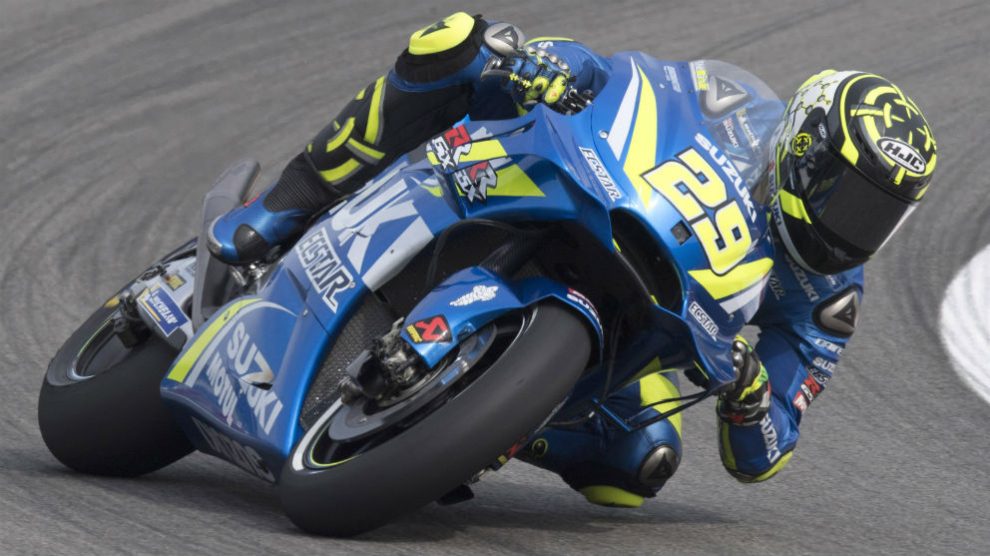 Andrea Iannone ha comenzado marcando el mejor tiempo en el GP de Alemania de MotoGP, con Marc Márquez situado en la segunda posición. (Getty)