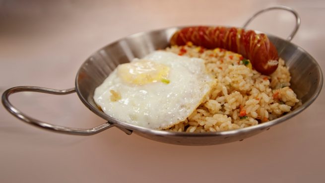 arroz con chorizo y huevo