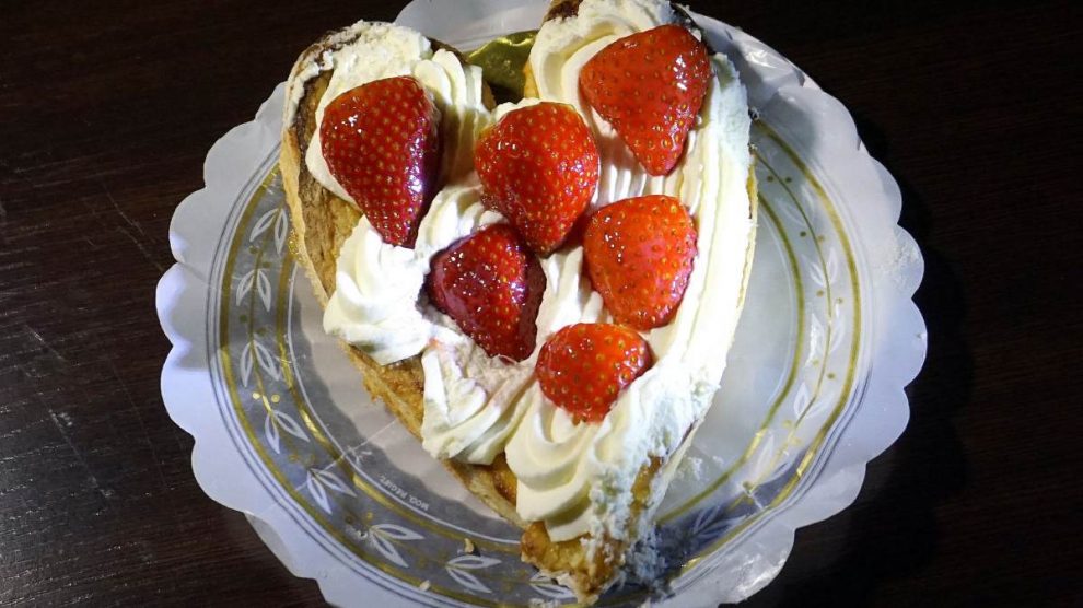 Receta de pastel de nata y fresas