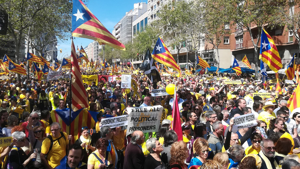Manifestación independentista en Barcelona. (Foto: EFE)