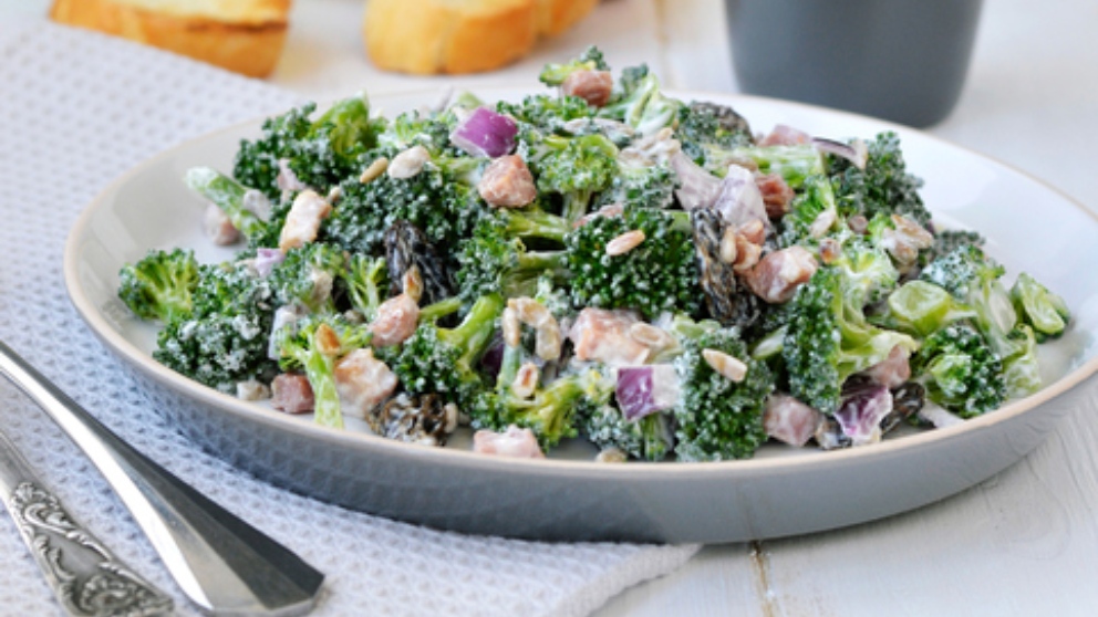 Receta de brócoli con salsa de yogur y mostaza, saludable y ligera