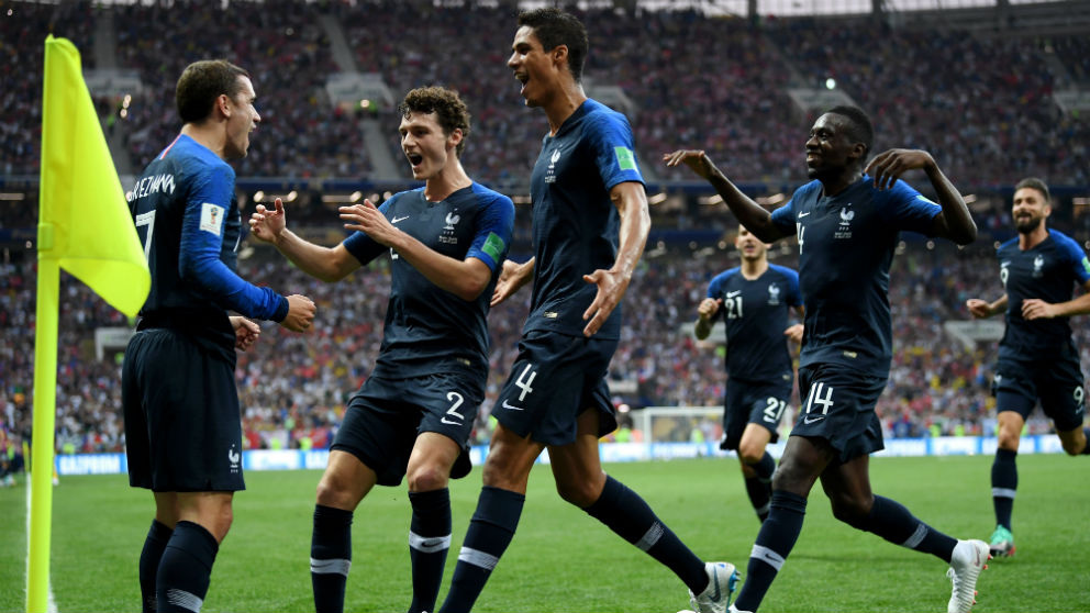 Francia celebra su primer gol en la final. (AFP) | Final Mundial Fútbol
