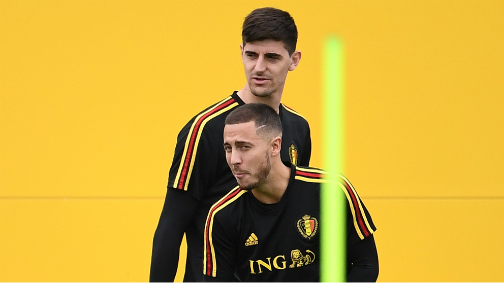 Hazard y Courtois durante un entrenamiento con Bélgica. (AFP)
