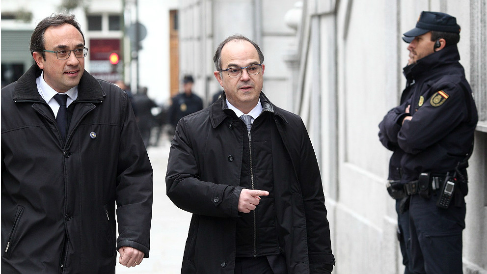 Los ex consellers Josep Rull y Jordi Turull, camino del Tribunal Supremo. (EP)