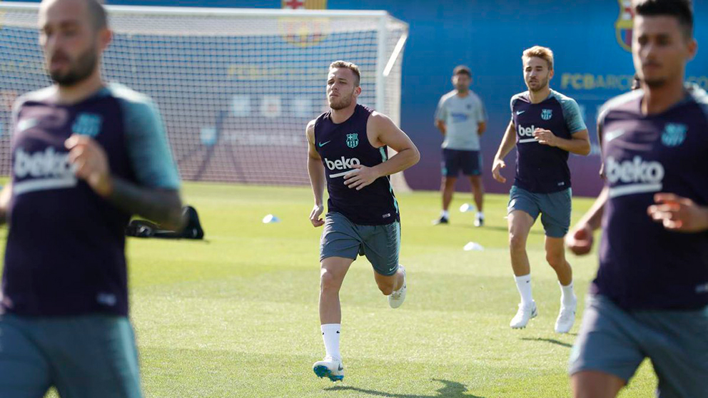 Arthur, en su primer entrenamiento con el Barcelona. (FC Barcelona)