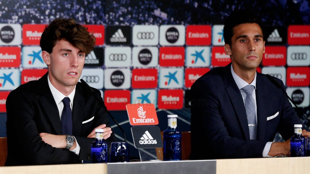 Álvaro Odriozola y Álvaro Arbeloa, en la presentación del primero con el Real Madrid.