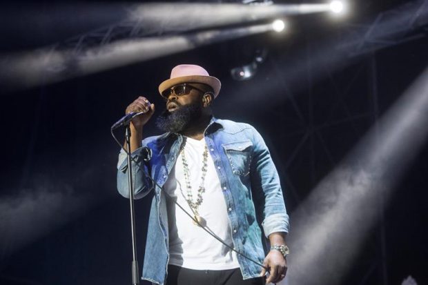 El cantante de la banda de rap estadounidense "The Roots", Black Thought, durante el concierto ofrecido esta noche en la jornada de clausura del Festival Cruïlla de Barcelona. Foto: EFE