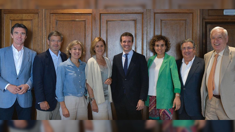 Pablo Casado con los ocho ministros de Rajoy con los que ha comido este jueves en Madrid