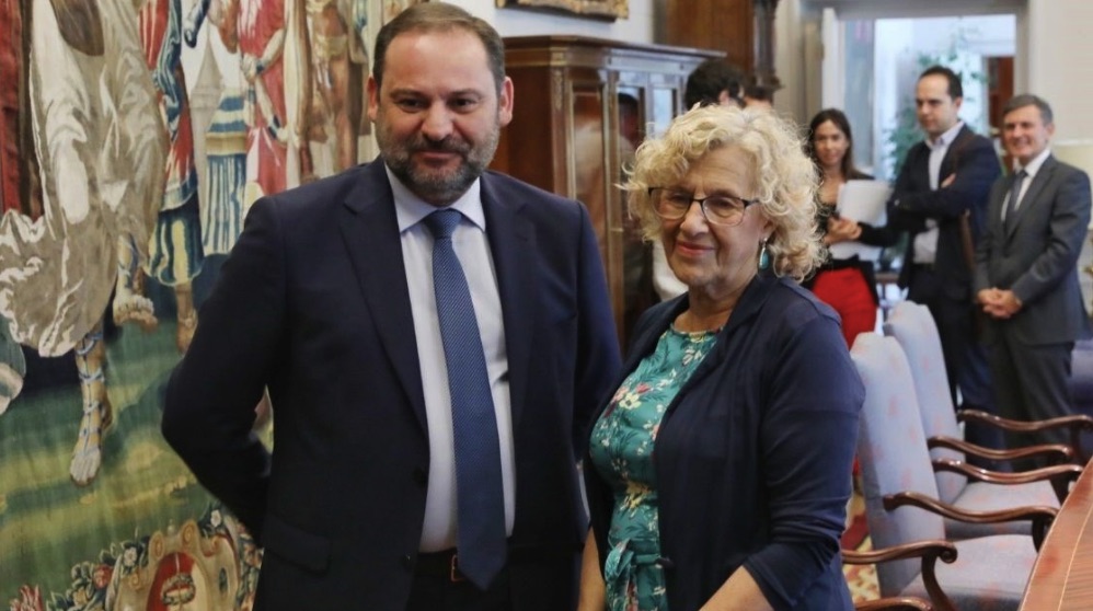 El ministro de Fomento con la alcaldesa este jueves. (Foto. EP)