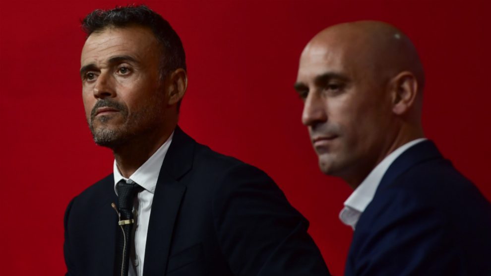 Luis Enrique y Rubiales durante la presentación del técnico como nuevo seleccionador. (AFP)