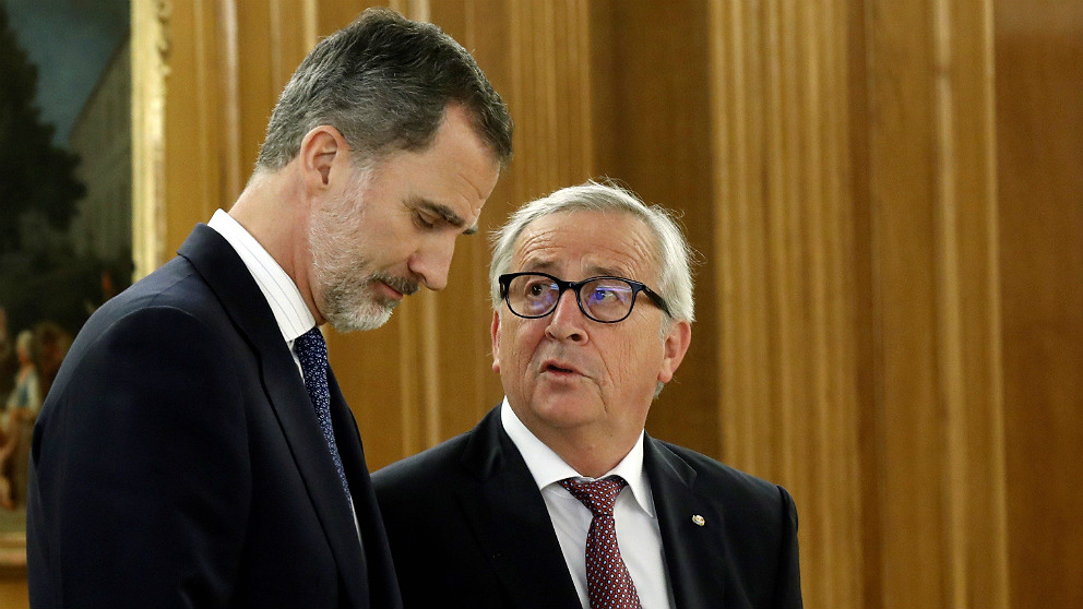 El Rey Felipe VI y Jean-Claude Juncker, en Zarzuela. (EFE)