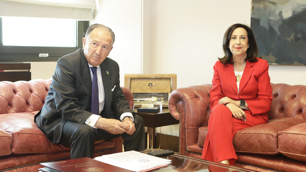 Félix Sanz Roldán, director del CNI, y Margarita Robles, ministra de Defensa. (Foto: Ministerio de Defensa)