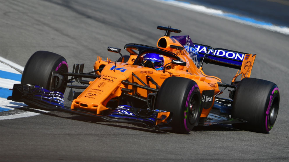 El coche de Fernando Alonso carece de potencia para hacer un gran resultado en Monza. (AFP)