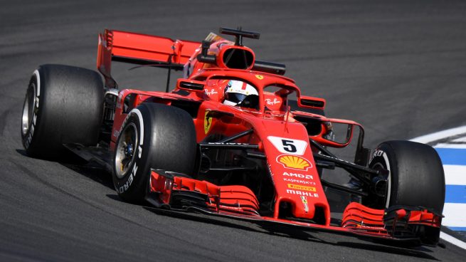 Vettel, a los mandos de su Ferrari en el circuito alemán de Fórmula 1.