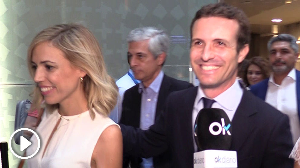 Pablo Casado entrando en el congreso que decide el futuro del PP