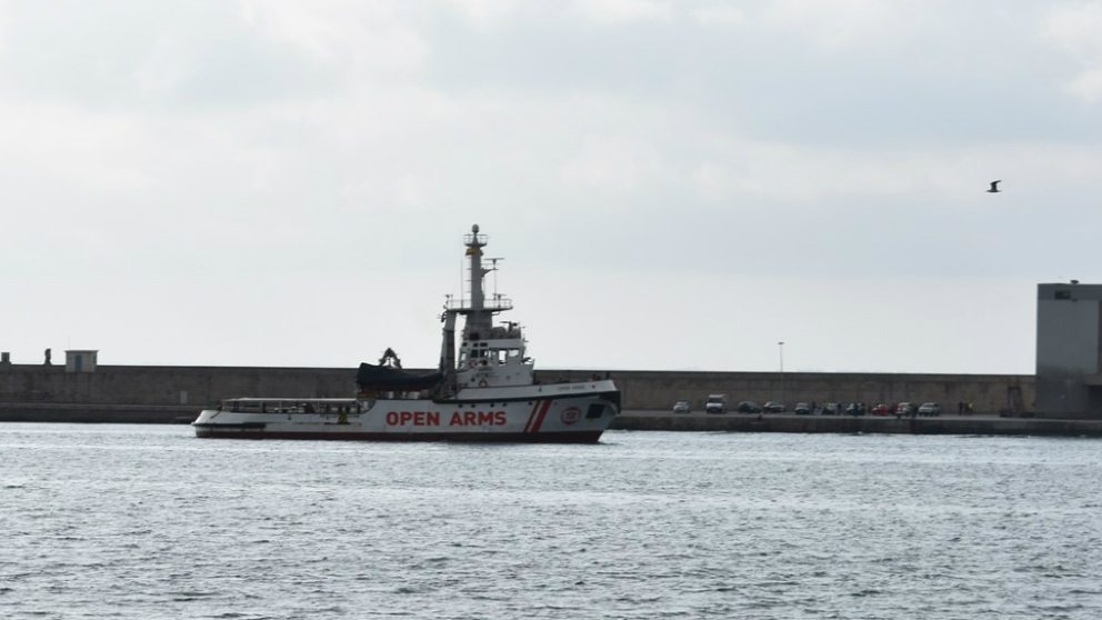 El barco ‘Open Arms’ llegando al puerto de Palma con una superviviente y dos personas fallecidas en aguas mediterráneas. Foto: Europa Press