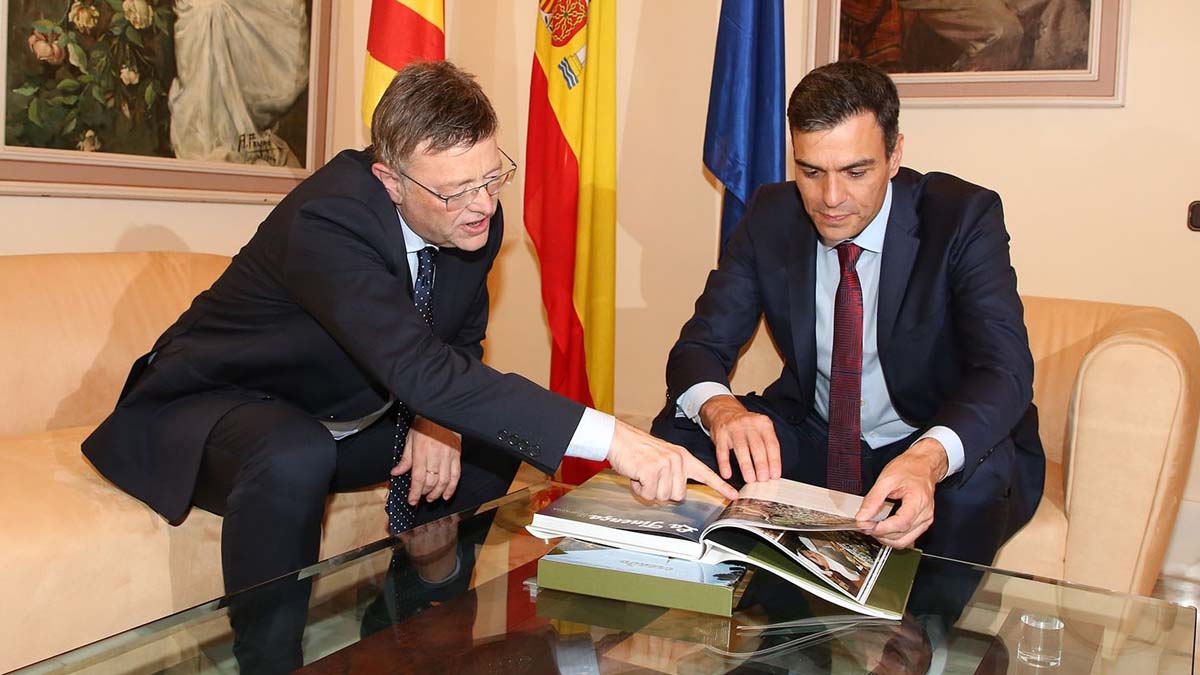 Pedro Sánchez y Ximo Puig en el Ayuntamiento de Castellón. (Foto: Europa Press)