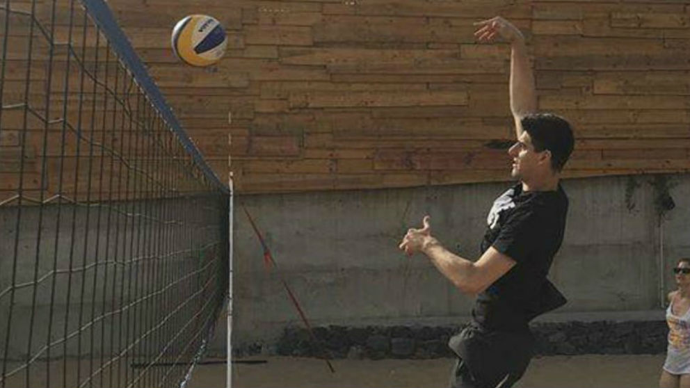 Thibaut Courtois, jugando al volley en Tenerife.