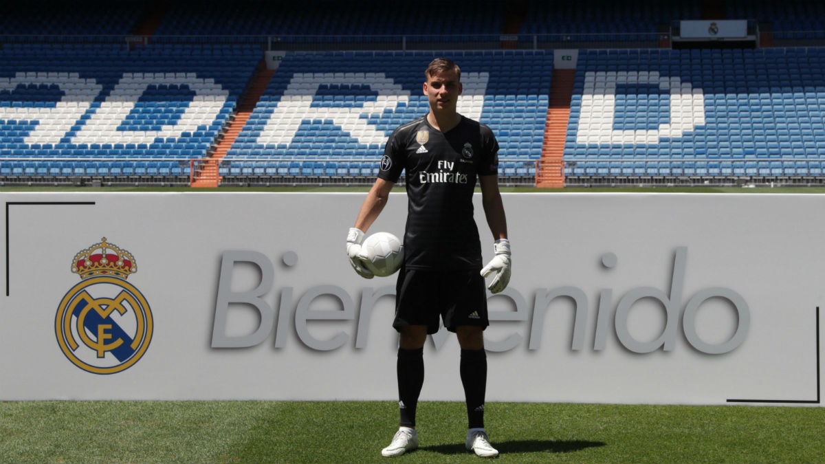 Lunin, en su presentación como jugador del Real Madrid. (EFE)