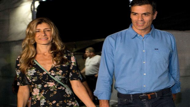 Pedro Sánchez y su mujer, Begoña Gómez, a su llegada al FIB.