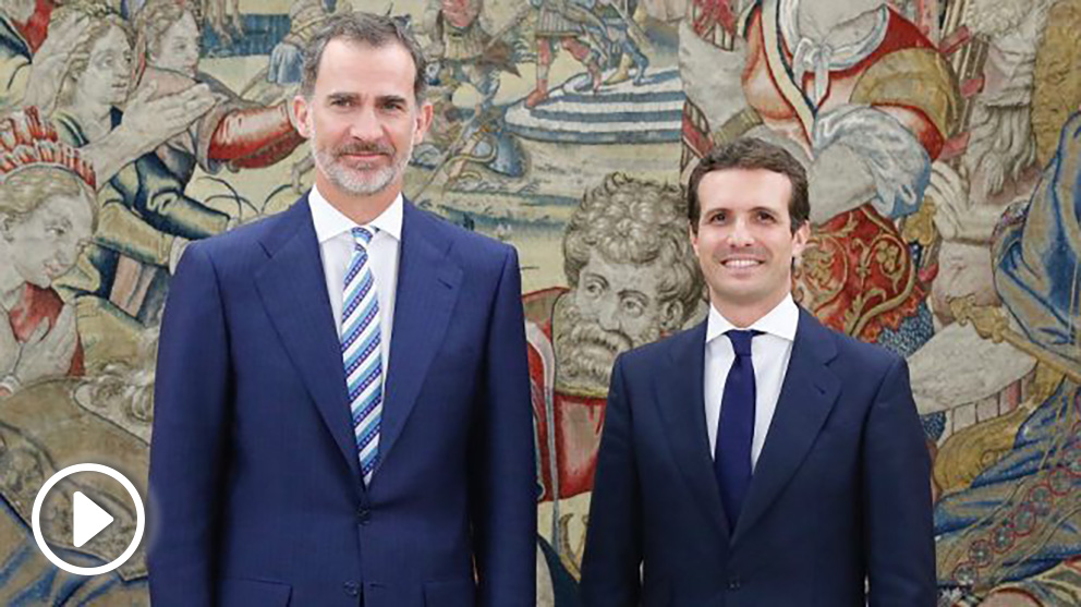 El Rey Felipe VI y Pablo Casado, en Zarzuela. (EP)