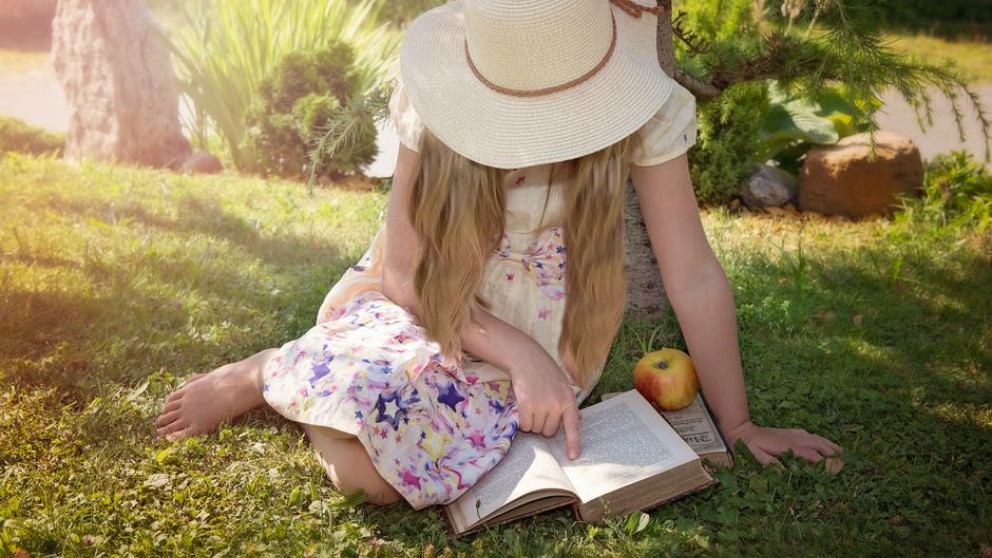 Ventajas de que los niños lean en vacaciones