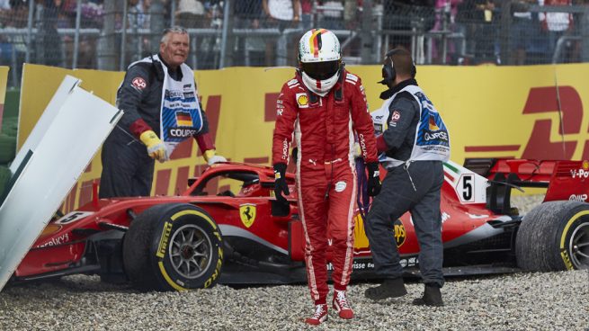 Vettel se lamenta tras salirse de la pista y abandonar en Alemania (Getty).