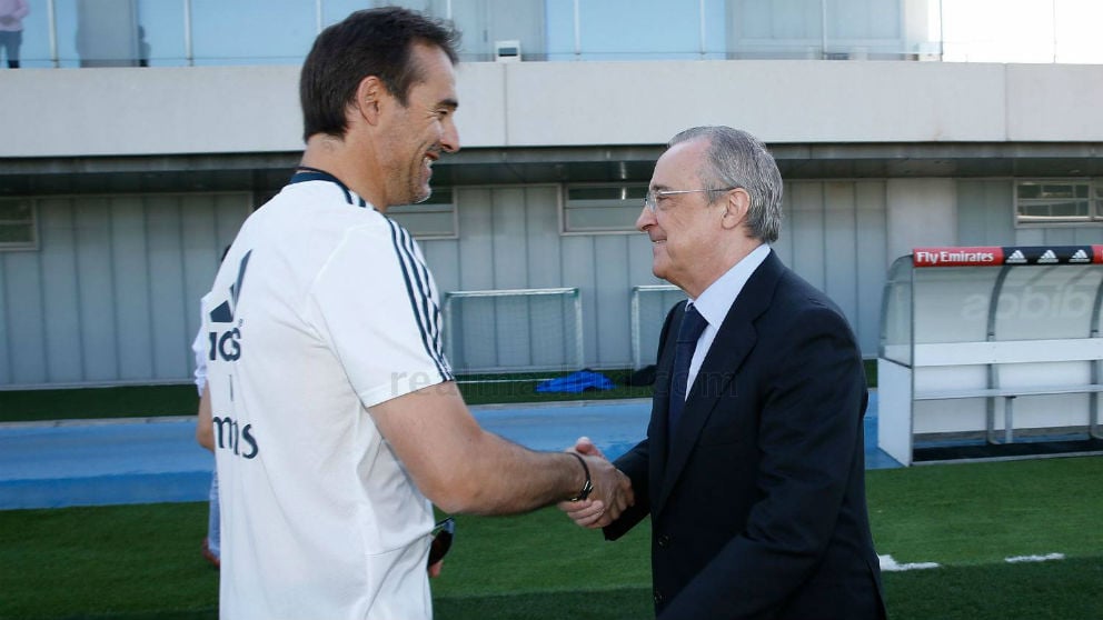 Lopetegui saluda a Florentino Pérez en Valdebebas.