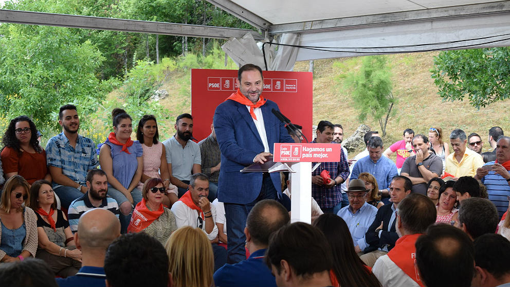 José Luis Ábalos, en la fiesta provincial del PSOE de León, en La Ercina. (EP)