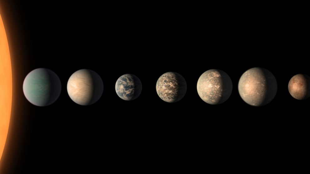 Quién elige los nombres de los planetas y exoplanetas