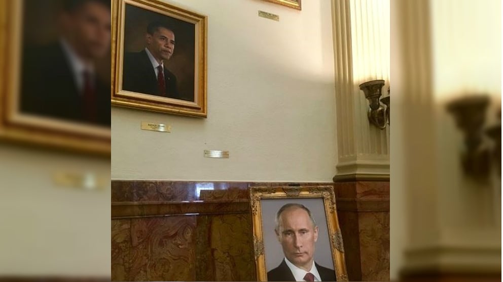 El cuadro de Putin en el Capitolio de Colorado ya descolgado. (EP)