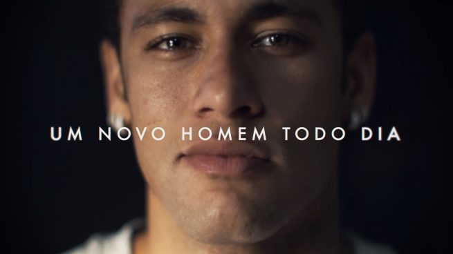 Neymar, en uno de los momentos del anuncio.