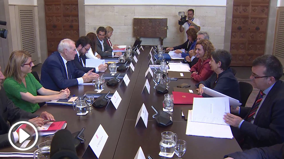 Inicio de la Comisión Bilateral Generalitat-Estado en la sala Tarongers del Palau de la Generalitat.