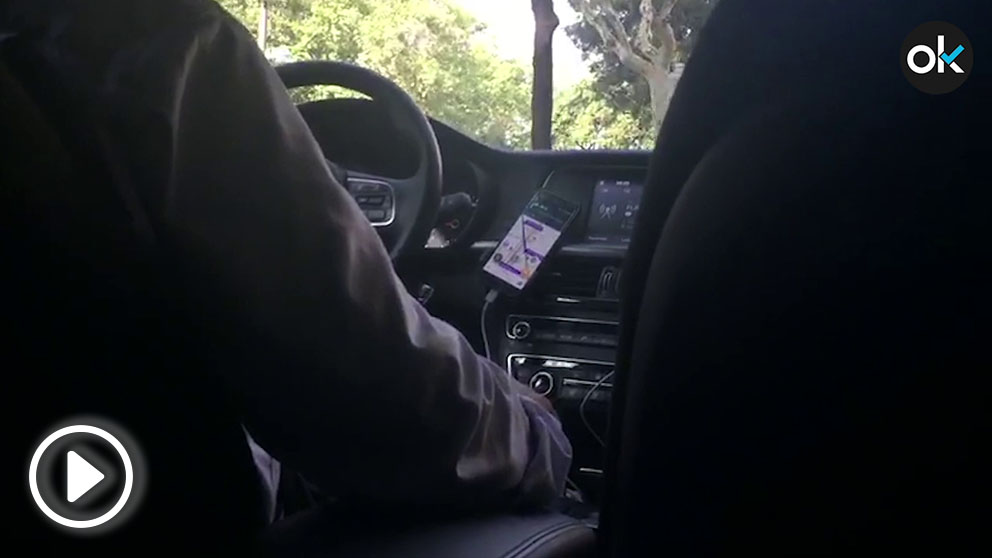 Un conductor de Cabify comenta con OKDIARIO la huelga del taxi.