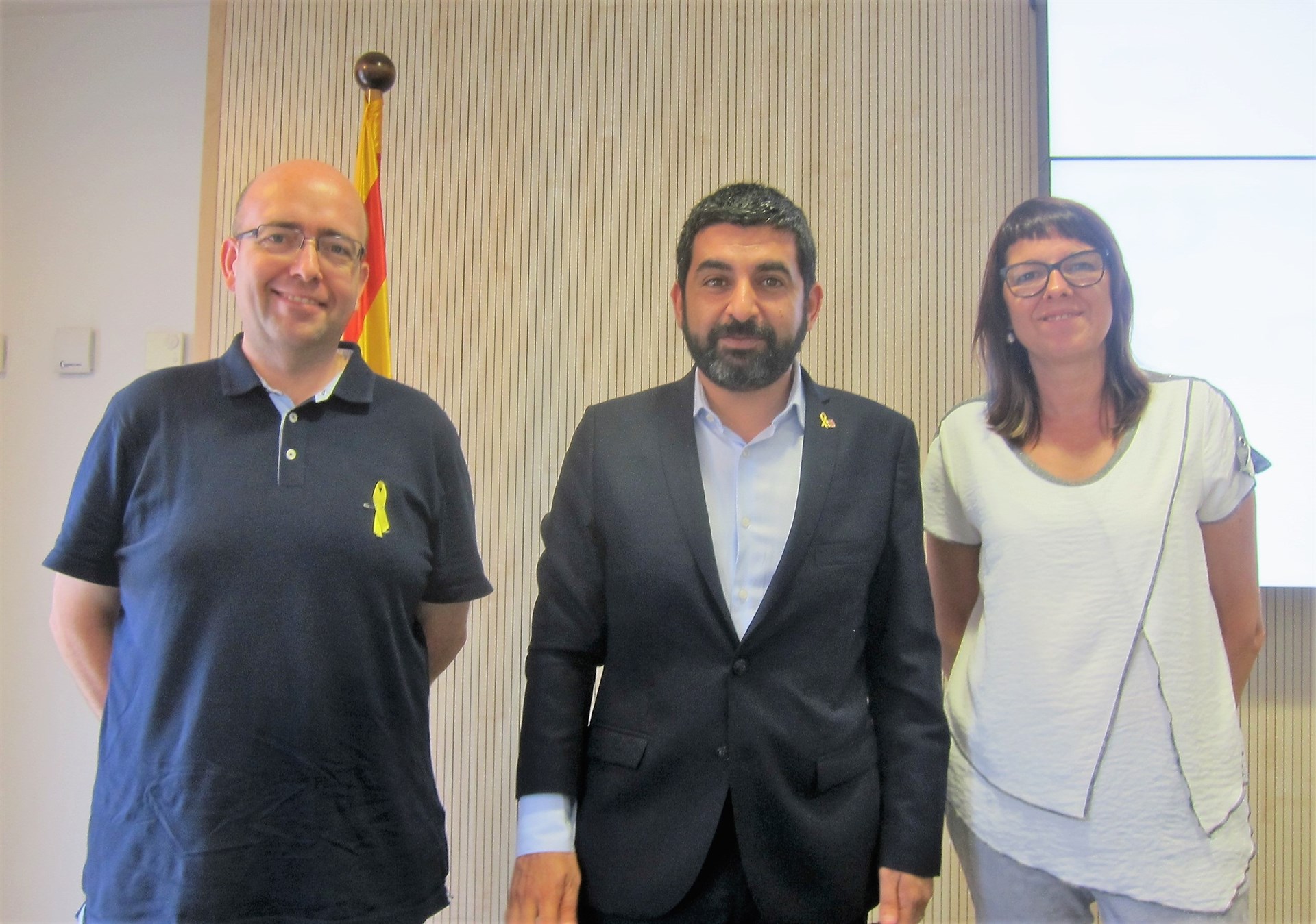 El conseller Chakir el Homrani, con otros promotores de la iniciativa. (EP)