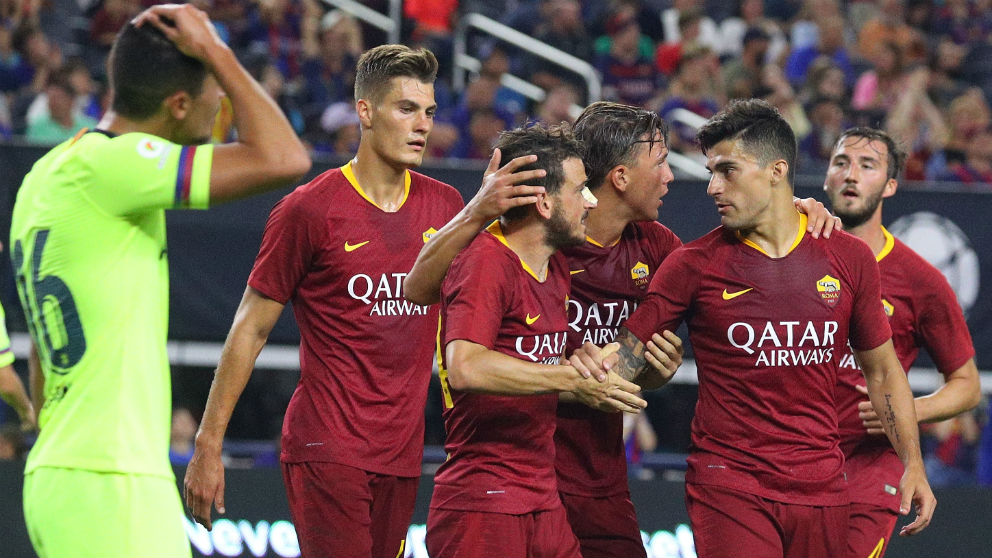 Los jugadores de la Roma celebran un gol ante el Barça. (Getty)