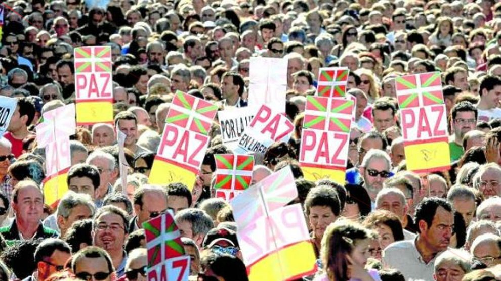 Manifestación por las víctimas del terrorismo y por la paz. (Foto: AUGC)