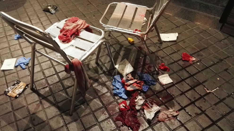 Imagen tras la agresión del mantero a un turista en Barcelona.