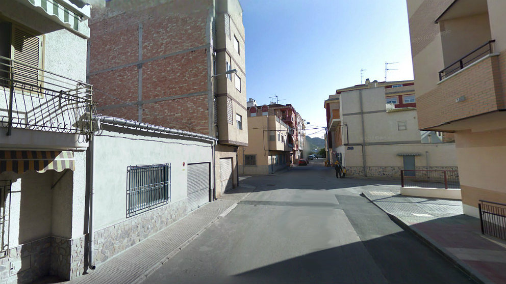 La calle Antonia Maymón, a la altura de su número 12, en Beniaján (Murcia), donde se produjo el suceso.
