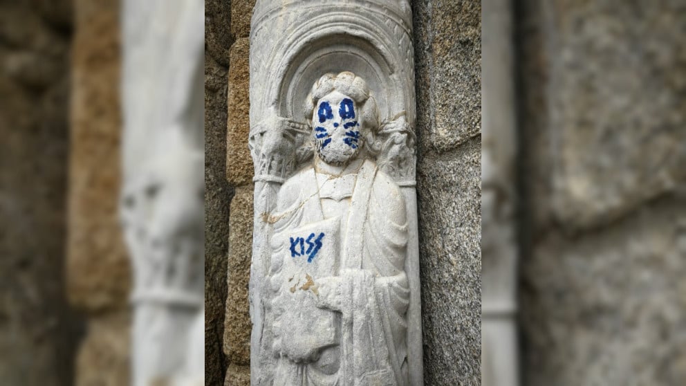 Actos vandálicos en la fachada de la Catedral de Santiago de Compostela. (EP)