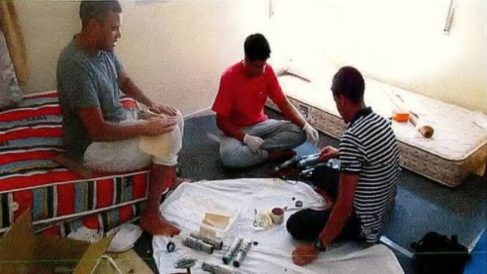 Los terroristas del 17-A preparando las bombas en el chalé de Alcanar (Tarragona).