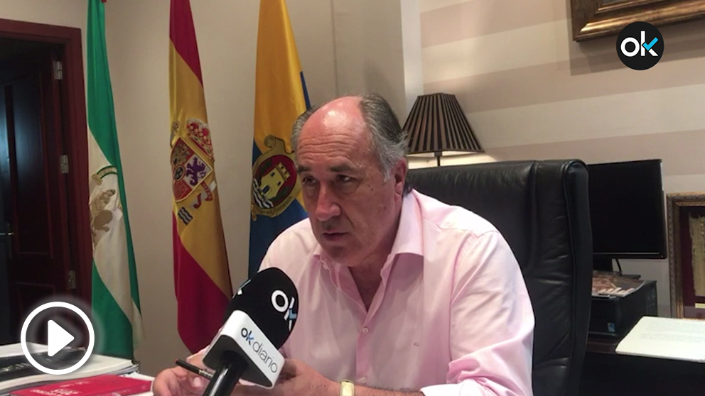 El alcalde de Algeciras, en un momento de la entrevista con OKDIARIO.