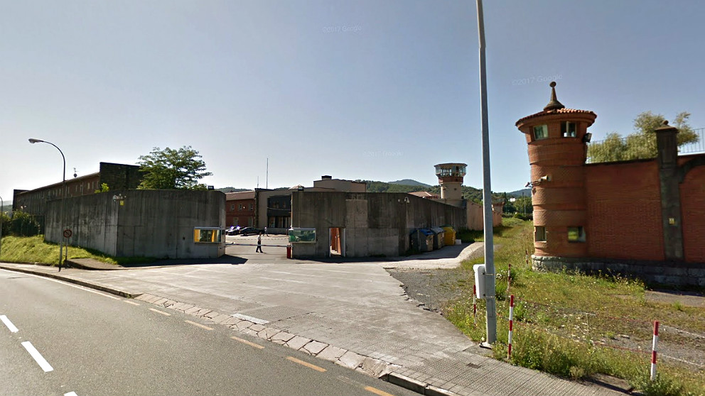 Fachada de la puerta principal de la cárcel de Basauri (Vizcaya).