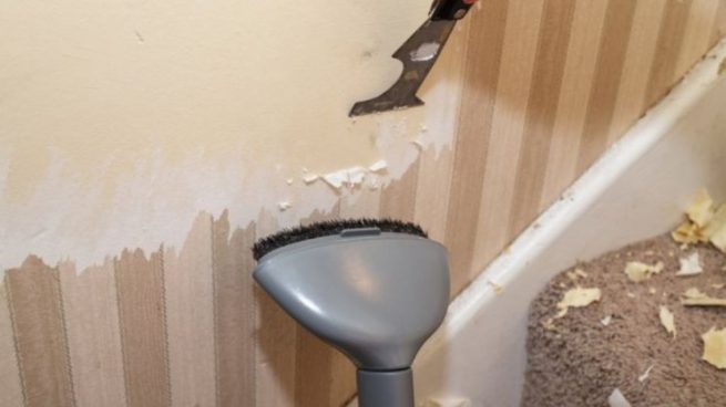 Cómo quitar una cenefa adhesiva de la pared
