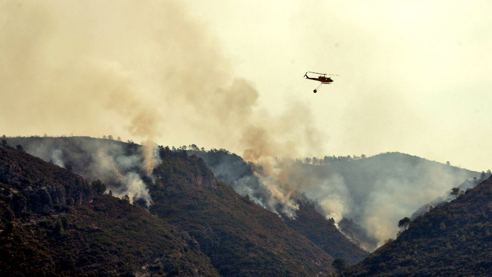 El incendio forestal de Llutxent (Valencia) ha arrasado ya más de mil hectáreas. (Foto: EFE)